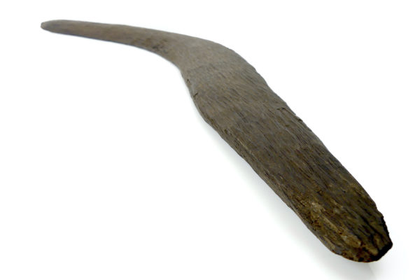 Grand boomerang aborigène ancien en bois dense (3/4)