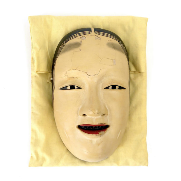 Masques de femmes ko-omote et uba (ko-omote)