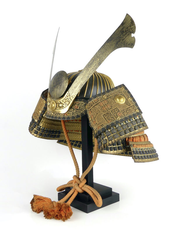 Kabuto shōwa de samouraï sur socle (3/4)