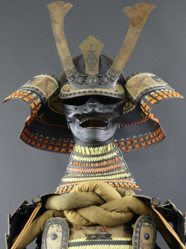 Yoroi au dragon armure de samouraï période Shōwa (détail face)