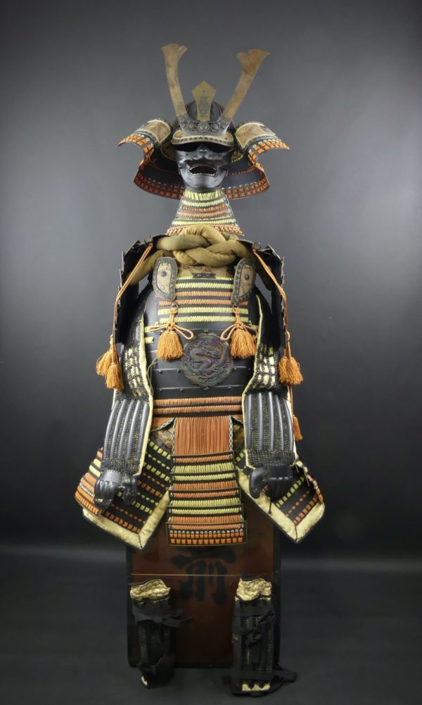 Yoroi au dragon armure de samouraï période Shōwa (face)