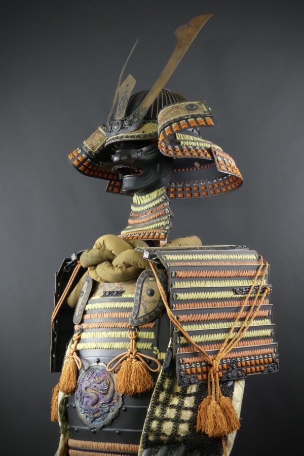 Yoroi au dragon armure de samouraï période Shōwa (détail 3/4)