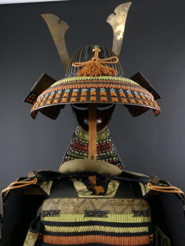 Yoroi au dragon armure de samouraï période Shōwa (détail dos)