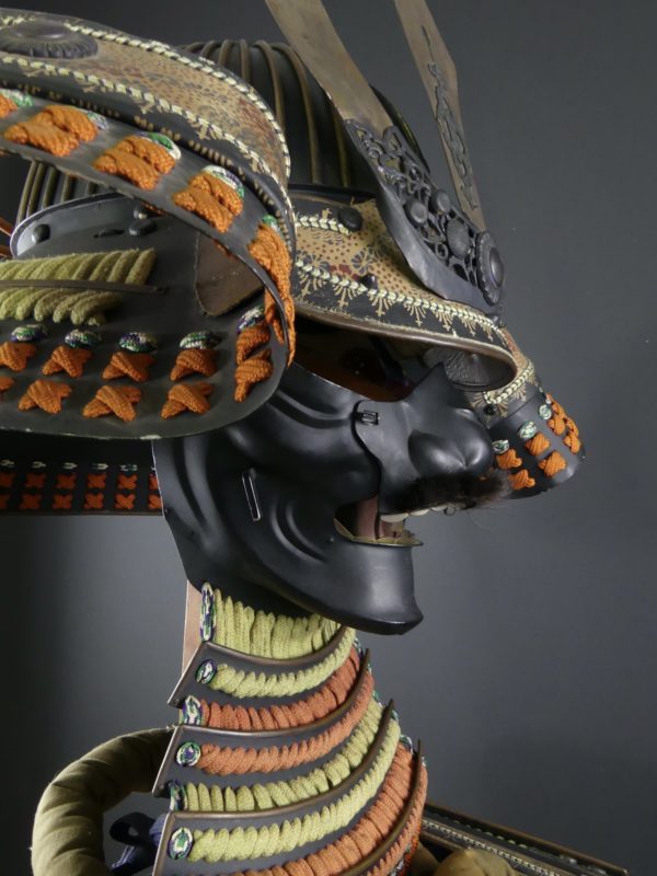Yoroi au dragon armure de samouraï période Shōwa (détail profil)