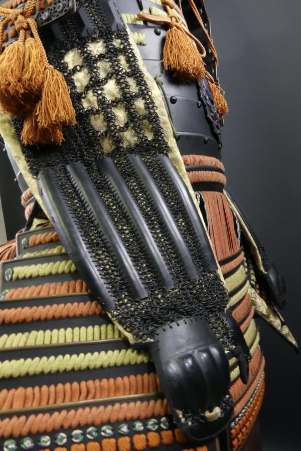 Yoroi au dragon armure de samouraï période Shōwa (détail profil)