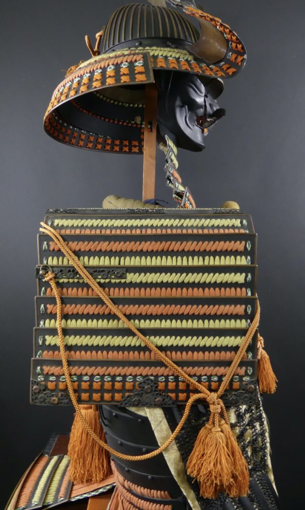 Yoroi au dragon armure de samouraï période Shōwa (détail profil)