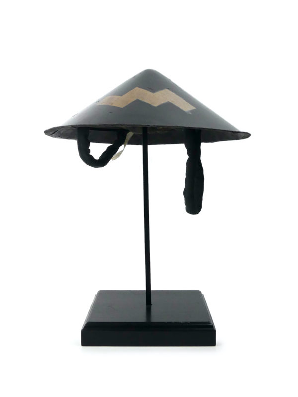 Toppai Jingasa casque meiji laqué noir (face)