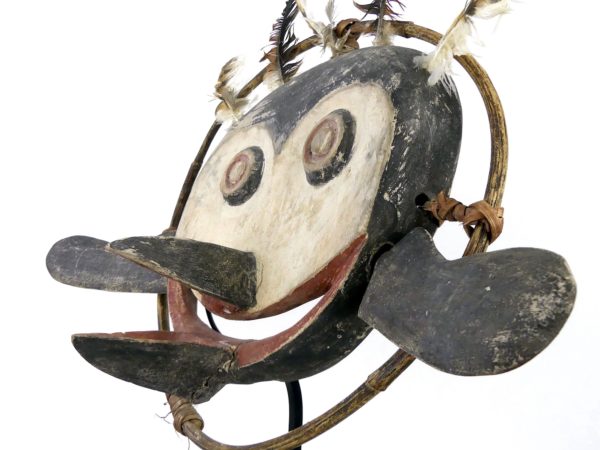 Masque céphalomorphe rond pingouin yupik (détail 3/4)