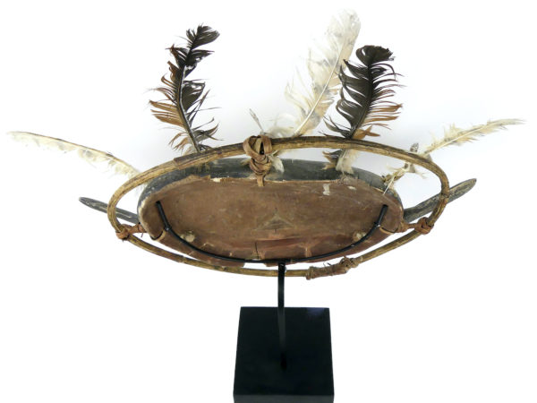Masque céphalomorphe rond pingouin yupik (dessus)
