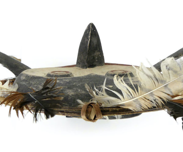 Masque céphalomorphe rond pingouin yupik (dessus)