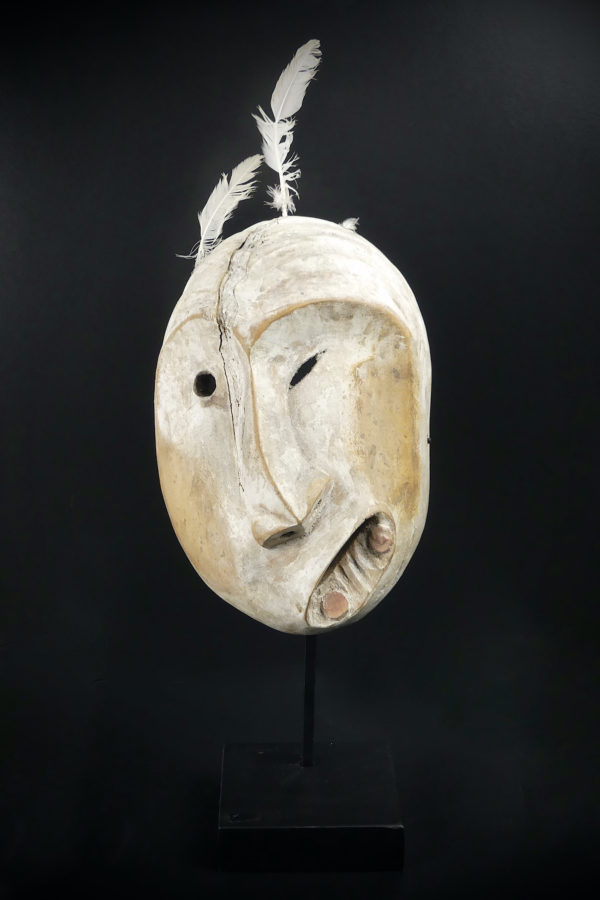 Masque False Face blanc iroquois sur pied (face)