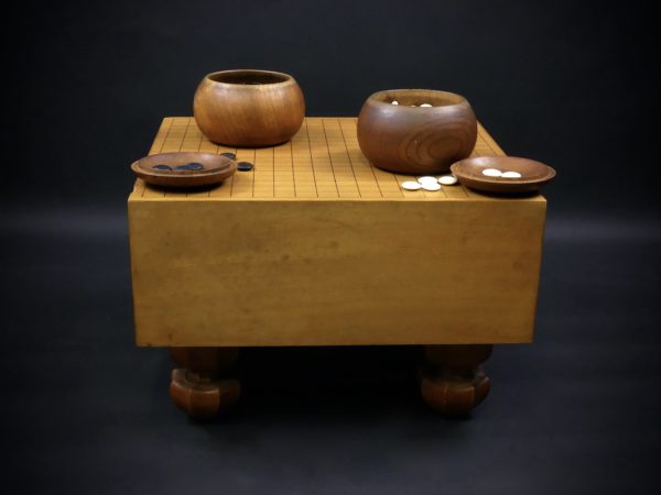 Jeu de go traditionnel japonais (face)