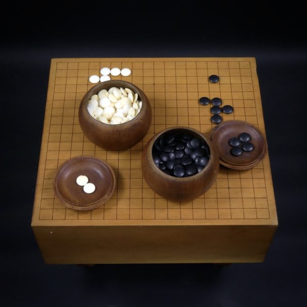 Jeu de go traditionnel japonais (dessus)