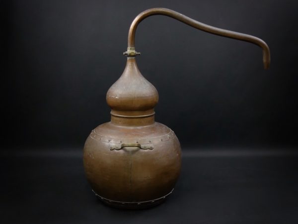Grande cuve d’alambic en cuivre martelé (profil)