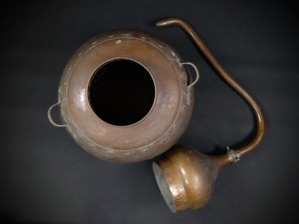 Grande cuve d’alambic en cuivre martelé (dessus)