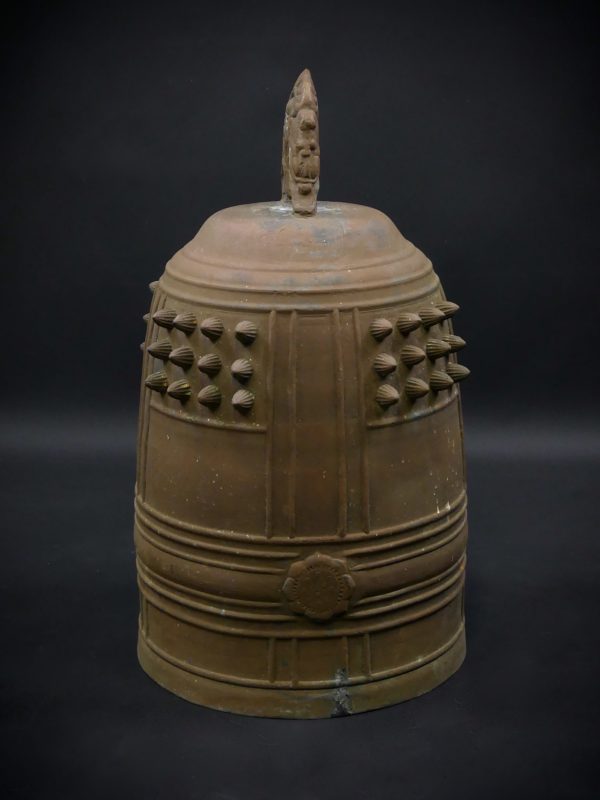 Bonshō grande cloche bouddhique en bronze Japon (profil)