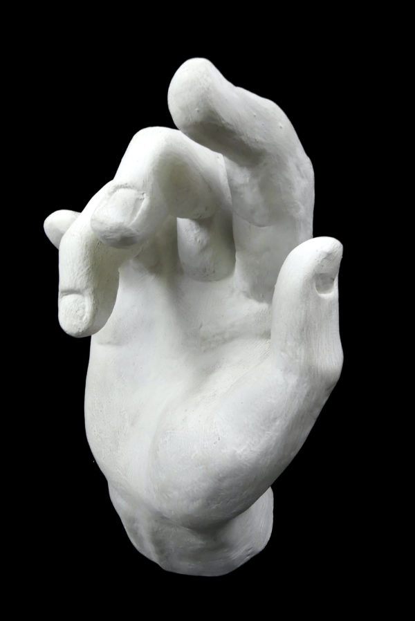 Étude de main monumentale en plâtre (dessus 3/4)