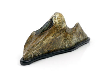 Pierre de suiseki montagne sur socle en bois (3/4)