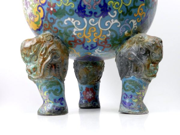 Grand brûle-parfum de temple Qing encensoir tripode en cloisonné (détail)