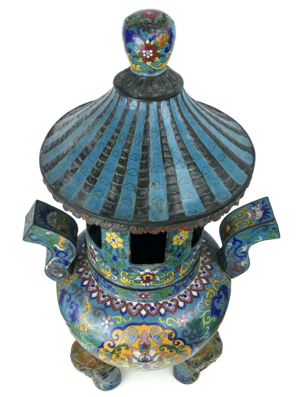 Grand brûle-parfum de temple Qing encensoir tripode en cloisonné (dessus)