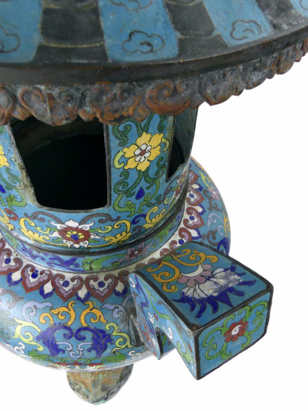 Grand brûle-parfum de temple Qing encensoir tripode en cloisonné (détail)