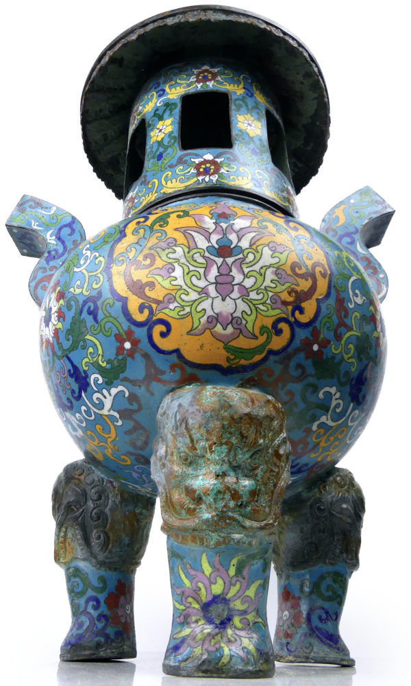 Grand brûle-parfum de temple Qing encensoir tripode en cloisonné (dessous)