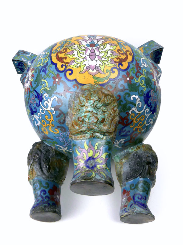 Grand brûle-parfum de temple Qing encensoir tripode en cloisonné (dessous)