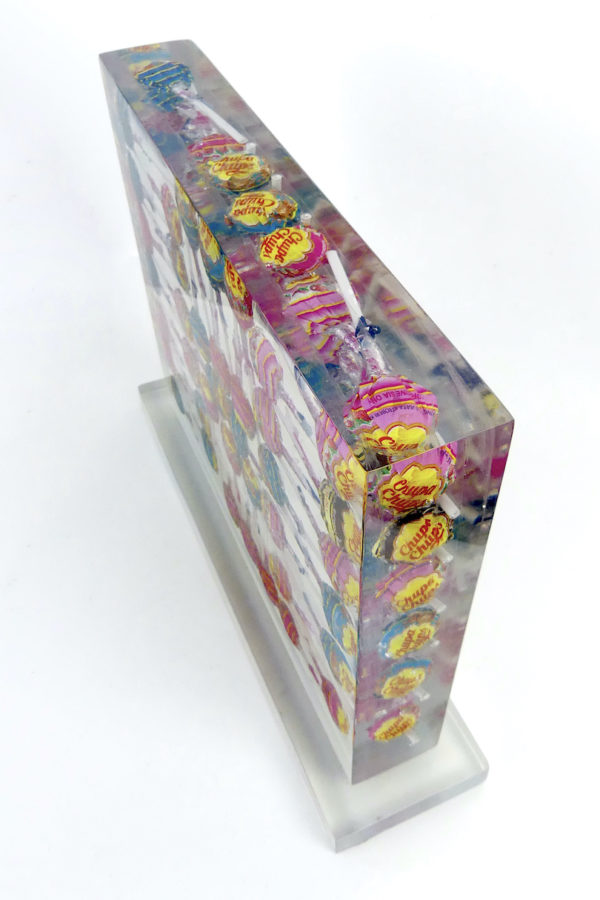 Sculpture accumulations de sucettes Chupa Chups en résine (dessus 3/4)
