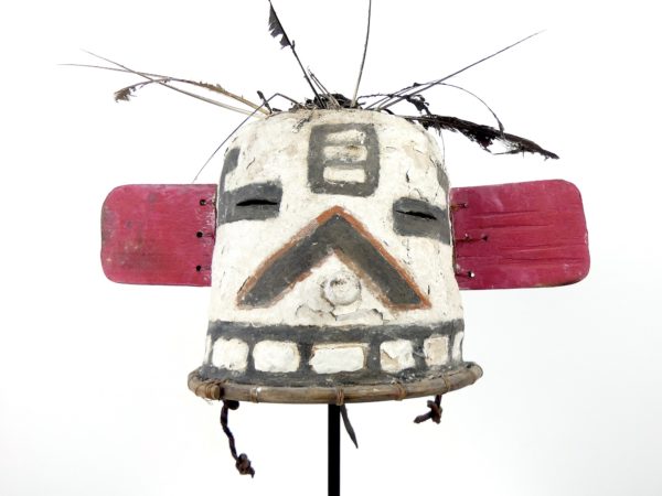 Masque heaume aux oreilles roses Kachina Hopi (face)