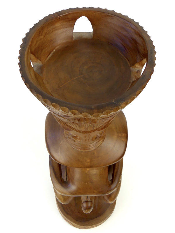 Grand Tiki couronné monogrammé en bois de rose (dessus)