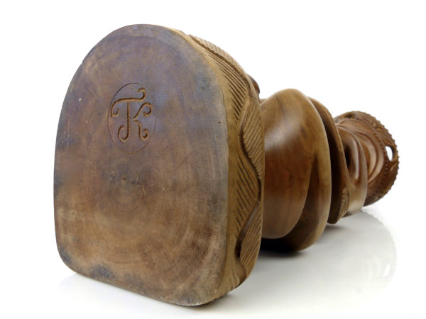 Grand Tiki couronné monogrammé en bois de rose (dessous 3/4)