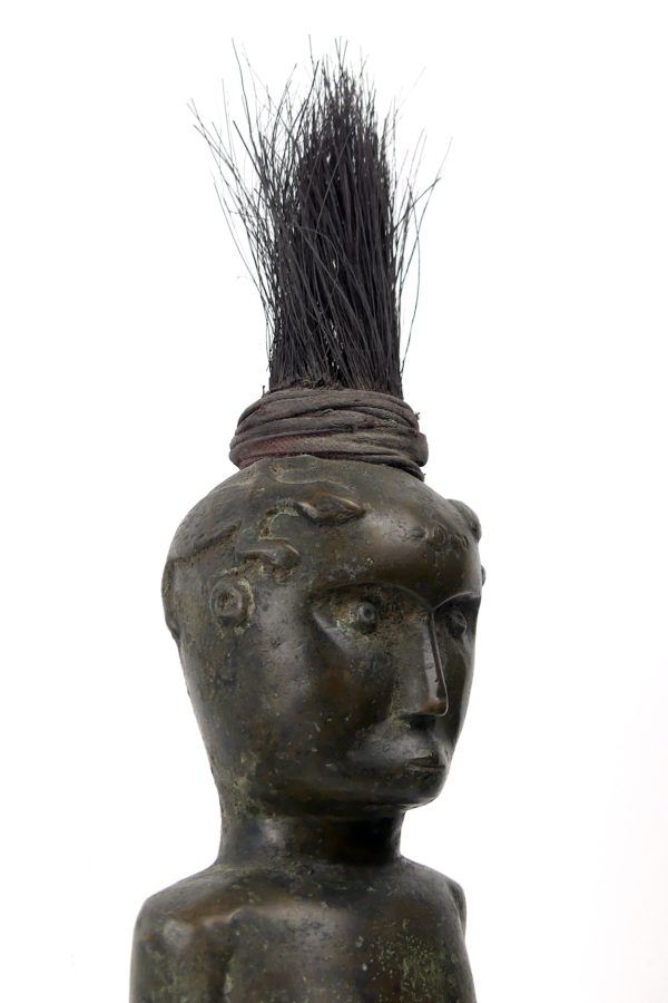 Superbe statue Batak Toba en bronze anthropomorphe (3/4 détail)