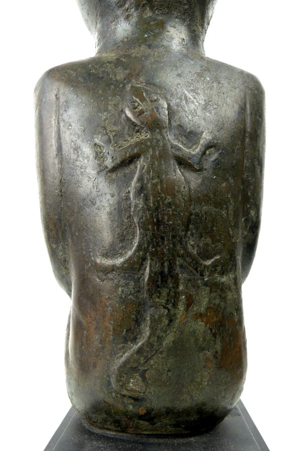 Superbe statue Batak Toba en bronze anthropomorphe (détail dos)