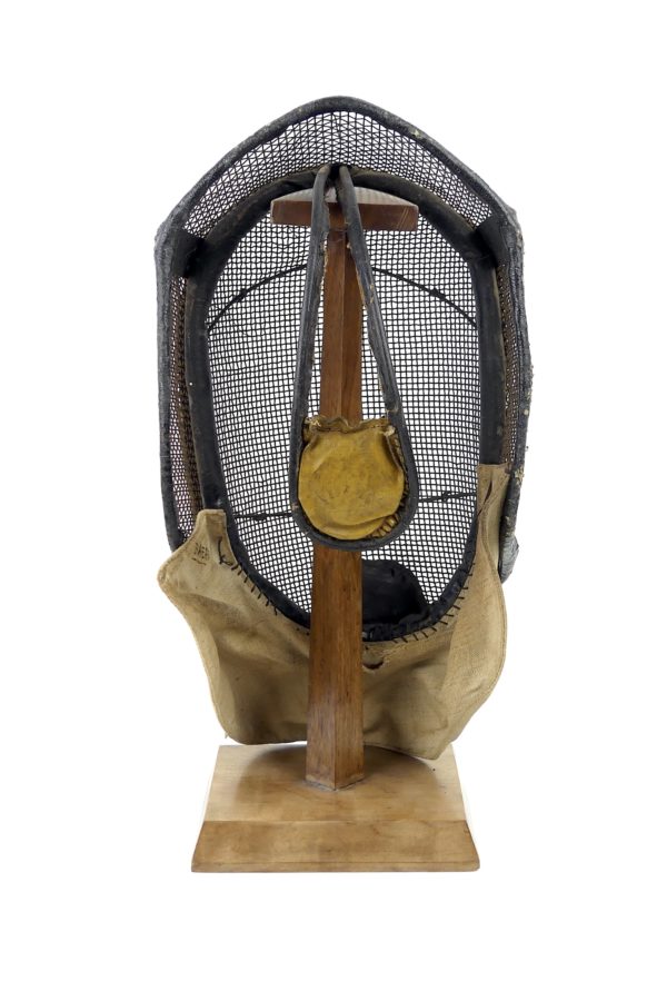 Masque d’escrime ou casque vintage de la fin du XIXe (dos)