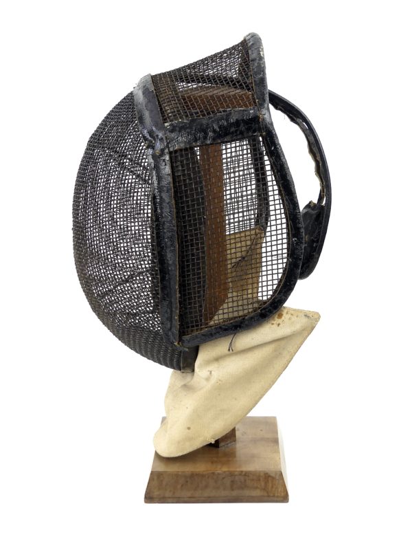 Masque d’escrime ou casque vintage de la fin du XIXe (profil)