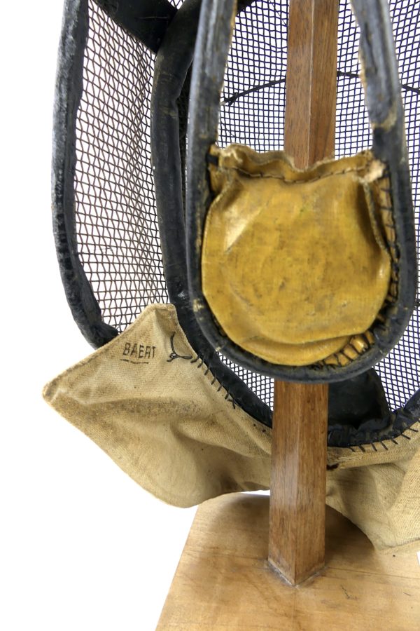 Masque d’escrime ou casque vintage de la fin du XIXe (détail)