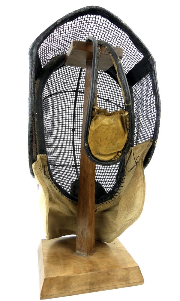Masque d’escrime ou casque vintage de la fin du XIXe (dos)