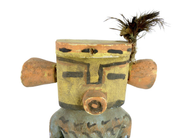 Poupée Kachina aux oreilles coniques Hopi Arizona USA (détail face)