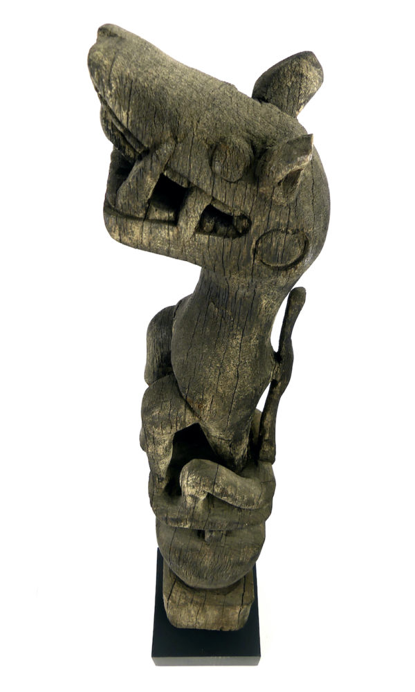 Poteau Sapandu félin en bois Bornéo Kalimantan (dessus)