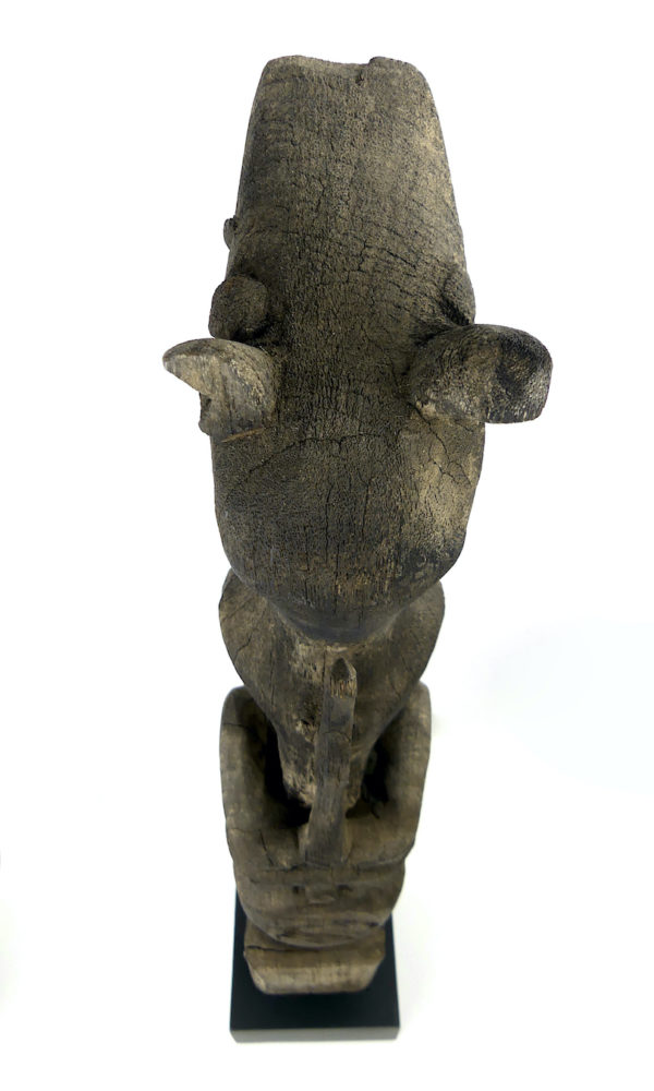 Poteau Sapandu félin en bois Bornéo Kalimantan (dessus)