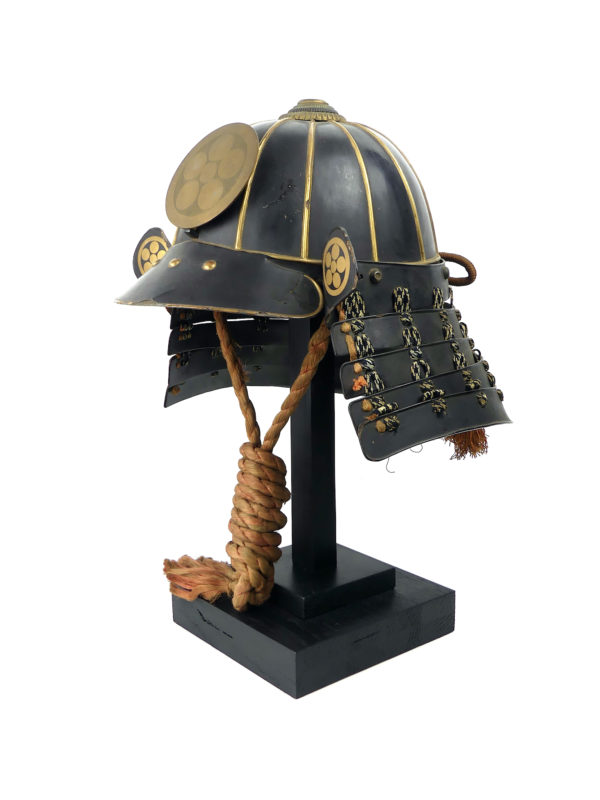 Kabuto Hoshi Umebachi de samouraï noir et or shōwa (3/4)