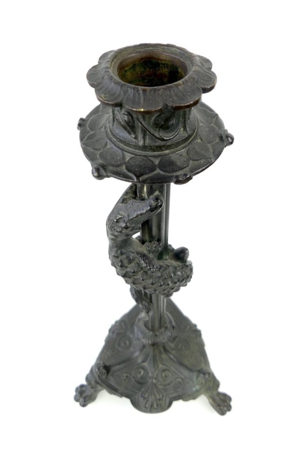 Paire de bougeoirs crocodiles en bronze (dessus)