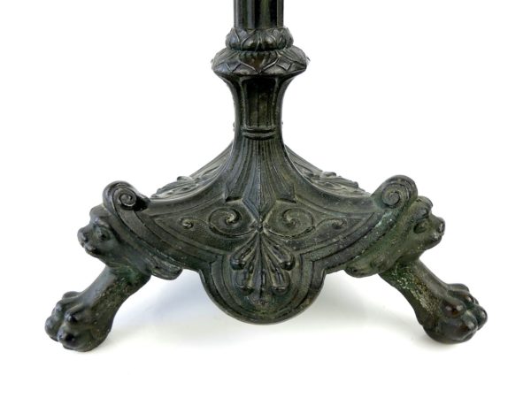 Paire de bougeoirs crocodiles en bronze (détail)