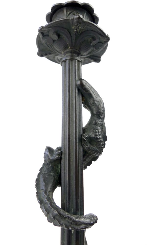 Paire de bougeoirs crocodiles en bronze (détail)