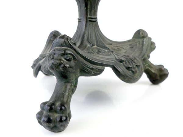 Paire de bougeoirs crocodiles en bronze (détail)