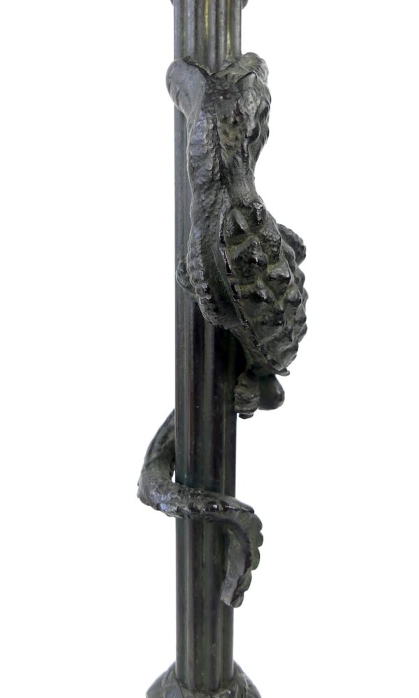 Paire de bougeoirs crocodiles en bronze (détail)