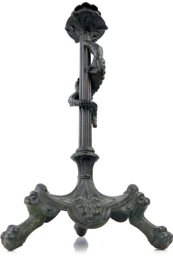 Paire de bougeoirs crocodiles en bronze (face)