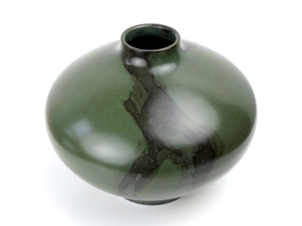 Vase bronze japonais ventru vert patiné signé Japon Shōwa (dessus 3/4)