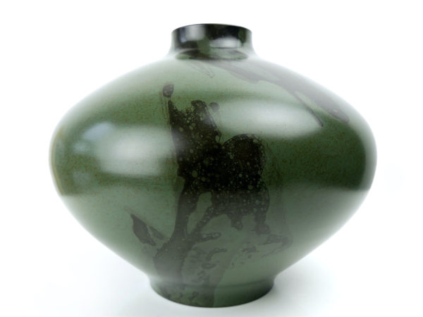 Vase bronze japonais ventru vert patiné signé Japon Shōwa (face)
