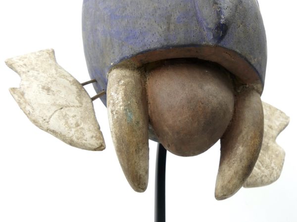 Masque morse bleu aux 2 poissons sur pied (détail)